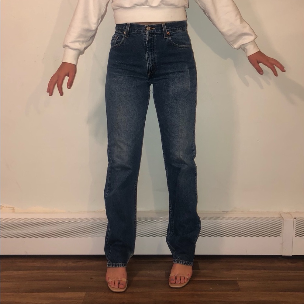 DARK WASH LEVIS MOM JEANS